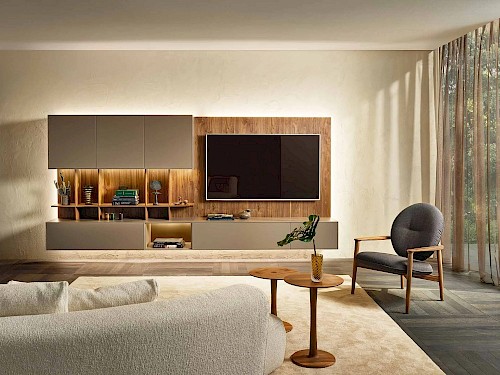 Anrei Puro Wohnwand mit Sideboard und Vitrine in Asteiche und Farbglas