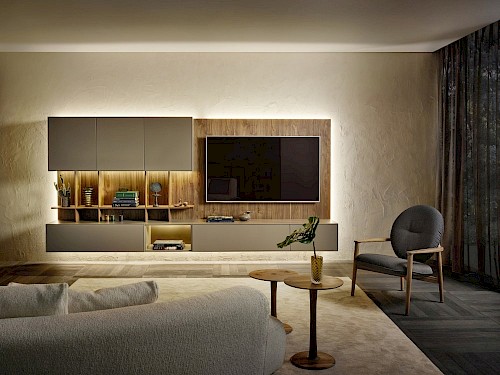 Anrei Puro Wohnwand mit Sideboard und Vitrine in Asteiche und Farbglas