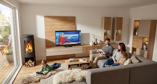 Anrei Puro Wohnwand mit Sideboard und Vitrine in Asteiche und Farbglas